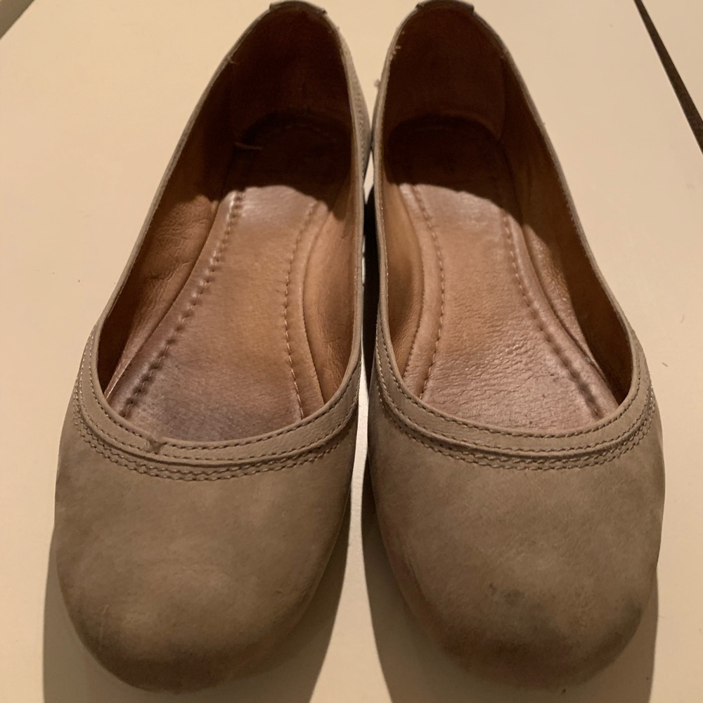 Frye Carson ballet flats.